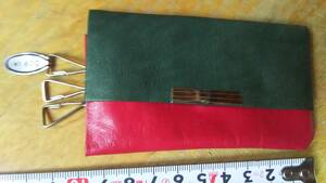 キーフォルダー 3連 フック 革 レザー 緑/赤 ポケット付 キーケース 新古品