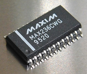 MAXIM MAX236CWG (RS-232ドライバ/レシーバ) [管理:KB569]