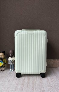 RIMOWA リモワ ESSENTIAL Cabin 機内持ち込み用スーツケース スーツケース 21インチ 36リットル 中古 TJ 1