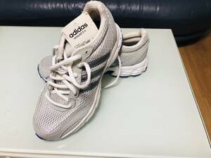 Adidas ランニングシューズ　サイズ23 新品 送料無料