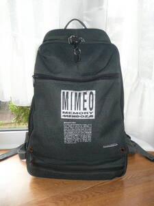 [極上]MIMEO マイメオ MEMORY MENDOZA ロック/鍵付デイパック 小型リュック 容量20L 濃灰 採寸H45×W30×D15mm 登山 買い物 通勤通学 