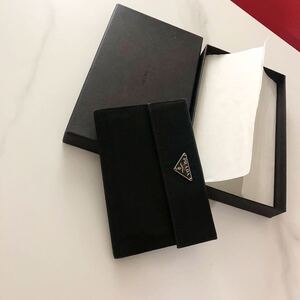 ◆◆◆プラダ　PRADA 定番ブラック　三角プレート　財布　ウォレット　正規品　イタリア　箱など全て付属