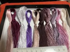 匿名発送　絹糸ピンク色系濃淡10色。京都西陣織の帯の横糸使用。上品な風合です。