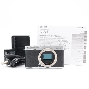 ＜ほぼ新品＞ FUJIFILM ミラーレス一眼 X-A1 ボディ シルバー