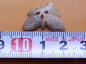 中国　緑石　玉　松毬　松ぼっくり　松かさ　1.11ｇ　耳飾り　ペンダント　ブローチ　