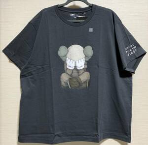 UNIQLO(ユニクロ) - MEN カウズ UT グラフィック Tシャツ 半袖 レギュラーフィット グレー 大きいサイズ 4XLサイズ KAWS 未着用 人気完売品