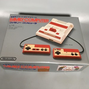 F3-032　Nintendo 任天堂 ファミリーコンピュータ ファミコン 本体 箱・説明書等付き 動作未確認 ジャンク