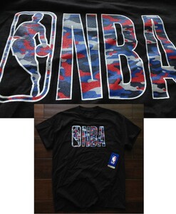 【既決USA】NBA BASKETBALL ★ バスケットボール@完売胸元【NBA】迷彩柄ロゴ入半袖Tシャツ【NBA Graphic Camo Logo T-Shirt】 黒 @@#M