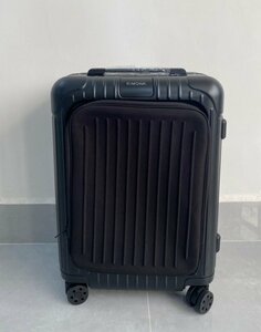 リモワ RIMOWA Essential Sleeve 20インチ 機内持ち込み スーツケース 中古