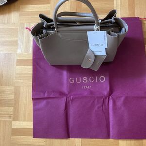 バックトート兼ショルダーＧＵＳC IＯイタリーゴールドラベル薄茶グレーＰＵレザー小銭入れ付き中仕切三箇所小物いれ3つファスナー付きあり