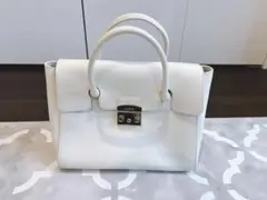 FURLA ホワイト ハンドバッグ