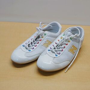 NB new balance レインボー　アスレチックシューズ　白スニーカー　24.5ｃｍ