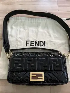 FENDI バケット エナメル ブラック ショルダーバッグ