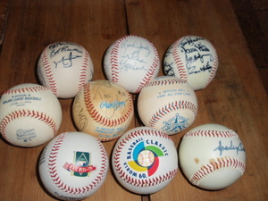 希少　コレクション　MLB　メジャーリーグ　寄せ書きチーム　年代不明　４個、　個人名１個　、公式球　４個　計９個セット　現状