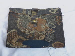 旧家買取品　江戸時代の見事な刺繍　金属加工金具の財布　大名財布　布は傷みひどく資料に　金具取りに　金象嵌