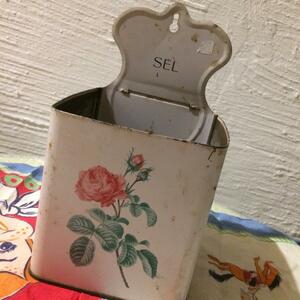 人気の薔薇モチーフ！！フランス購入☆1950年ソルトケース☆ＭＡＤＥ　ＩＮ　ＦＲＡＮＣＥ☆フレンチプロカント☆カントリー☆シャビー