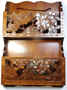 A1635 希少!! 伝統工芸品 軽井沢彫り 透かし彫り　天然木製 花紋 レターラック(状差し、壁掛け収納)