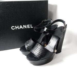 CHANEL シャネル サイズ38.5 約25.5㎝ エナメル パテントレザー 型押し アンクルストラップ オープントゥ チャンキーヒール サンダル 黒