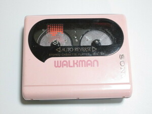 [NN9491 jn2] SONY ソニー WALKMAN ウォークマン WM-51 ステレオカセットプレーヤー オートリバース ピンク　ジャンク