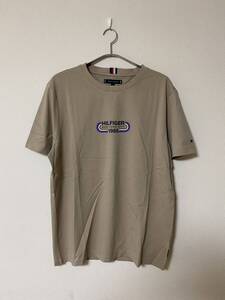 新品　トミーヒルフィガー　Tシャツ　ベージュ　Mサイズ