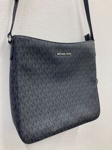 【41538】 MICHAEL KORS　マイケルコース　MKシグネチャー　ショルダーバッグ　35F8STVM7B　ブラック　黒　シルバー金具