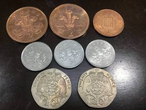 イギリスの硬貨8枚　20pence（1994年と2005年)、5pence（2003年と2005年)、2pence(2001年と2005年)、1peny（2004年)