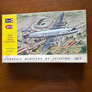 レベル Revell 1/122 メキシコ航空　DC-7(画像の状態で判断下さい、ペラ2つ折れ、細かいチェック無し)