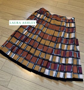 LAURA ASHLEY london 【ローラアシュレイ】 幾何学模様プリーツスカート