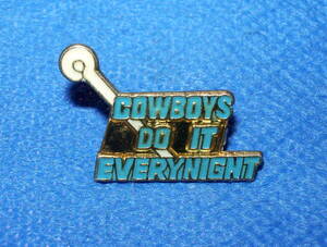 即決！★【ピンバッジ】★COWBOYS DO IT EVERYNIGNT★【PINS】