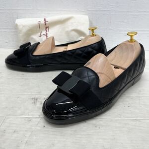 和540★ 美品 Salvatore Ferragamo サルヴァトーレフェラガモ キルティング パンプス リボン エナメル切替 9 C ブラック レディース