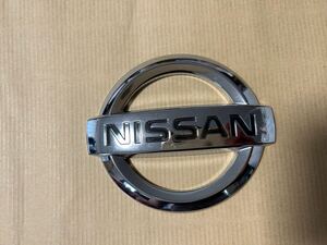 日産 NISSAN エンブレム　ルークス新車外し ニッサン