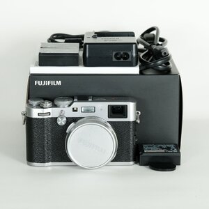 [良品｜シャッター数5,600回｜バッテリー3個] FUJIFILM X100F シルバー / コンパクトデジタルカメラ