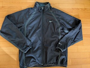 NIKE　黒薄手ジャンバー（L）