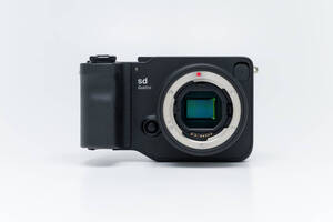 【美品・フルセット】SIGMA sd Quattro + USB DOCK UD-01(SA) + ケーブルレリーズ CR-31 + 予備バッテリー BP-61 ×1本