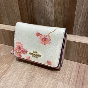 COACH コーチ 財布 三つ折り財布 コンパクトウォレット レディース 花柄 おしゃれ アイテム ブランド 可愛い