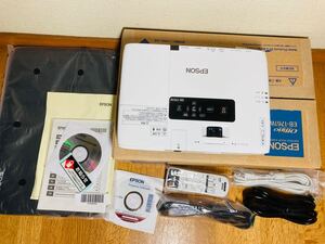 【未使用品】エプソン　EPSON　プロジェクター　EB-1761W　WXGA 1.7Kg　新品キャリングケース付き　定価97,850円