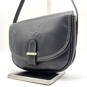 美品 LOEWE アナグラム ショルダーバッグ シボ革 ゴールド金具 フラップ ステッチ 斜め掛け ロゴ型押し ロゴ金具 ブラック 黒 ロエベ 