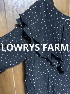 LOWRYS FARM ローリーズファーム　フリル襟と袖の黒ドットシャツ