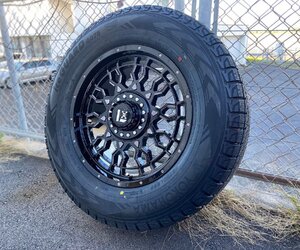 国産スタッドレス 120/150プラド H3 FJクルーザー 17インチ ヨコハマ アイスガード G075 265/70R17 タイヤホイールセット 1台分