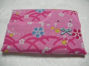 ポケットティッシュカバー☆8,5㎝×13㎝☆桃色☆梅の花☆和柄☆ティシュ入り☆猫型☆ポケットティッシュカバー☆右顔☆A☆