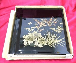 ◆写真アルバム◆年代物 長期保管品 工芸品？ 輪島塗？黒塗 草花蒔絵 アルバム フォトアルバム 写真入れ 共箱 詳細不明 長期保管品