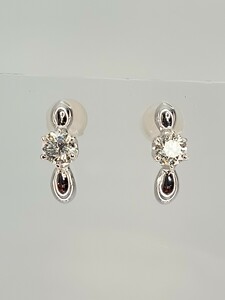 ☆K18wg★天然ダイヤ0.24ct☆ピアス★58