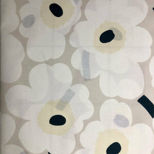 marimekko　ハーフカットクロス／はぎれ　ピエニウニッコ　ベージュ×ナチュラルホワイト×ダークグリーン　68×50cm　マリメッコ