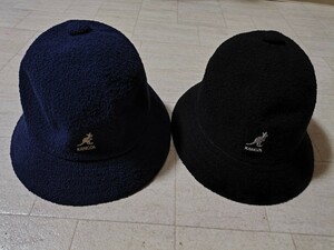 美品　二点セット　サイズ:M(約58cm) 　KANGOL BERMUDA CASUAL BUCKET HAT(0397BC)カンゴール/バケットハット/黒とネイビー