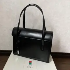 銀座カネマツ　黒ハンドバッグ自立するから使いやすい