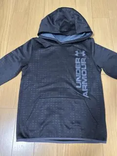 UNDER ARMOUR ブラックパーカー 150センチ　アンダーアーマー