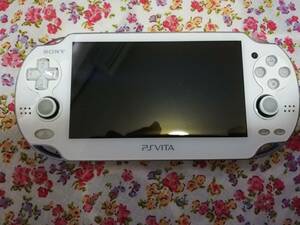 PS VITA 本体 PCH-1100 クリスタル　ホワイト　！