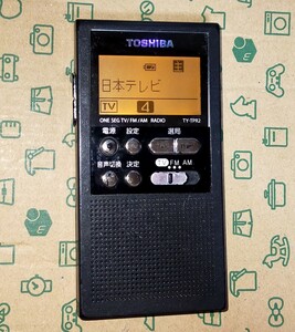 TY-TPR2 TOSHIBA 美品 受信確認済 ポケットラジオ AM FM ワイドFM 薄型 軽量 東芝 出張 通勤 防災 登山 名刺サイズ 軽量 150902135