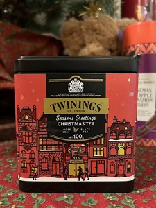 星降るストランドの赤缶★トワイニングのクリスマス・ティー「Seasons Greetings Christmas Tea」100g　