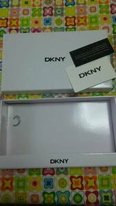 DKNY　ダナキャラン　空き箱　白　長財布　保管にも